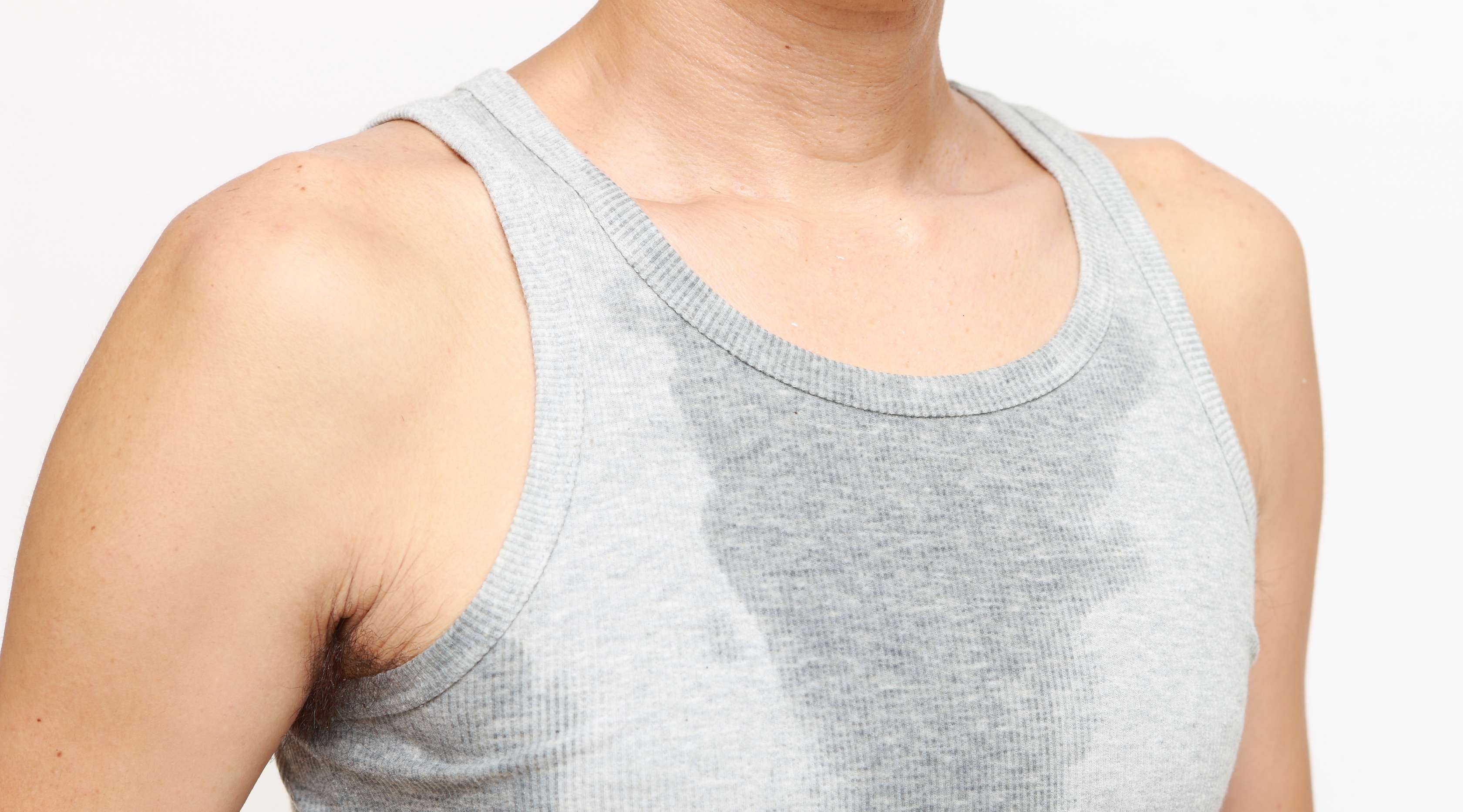 Schwitzen kühlt den Körper. Doch Schweißbildung kann auch krankhafte Ursachen haben.