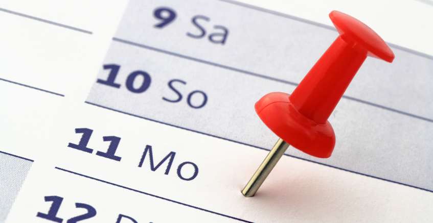 Allianz Gesundheitswelt - Psychotherapeuten finden: ein roter Pin steckt in einem Kalenderblatt an einem Montag den 11..